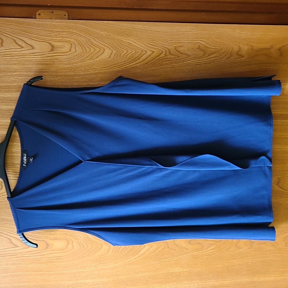 Roz &Ali navy blue cascade ruffle v neck shell size 1x